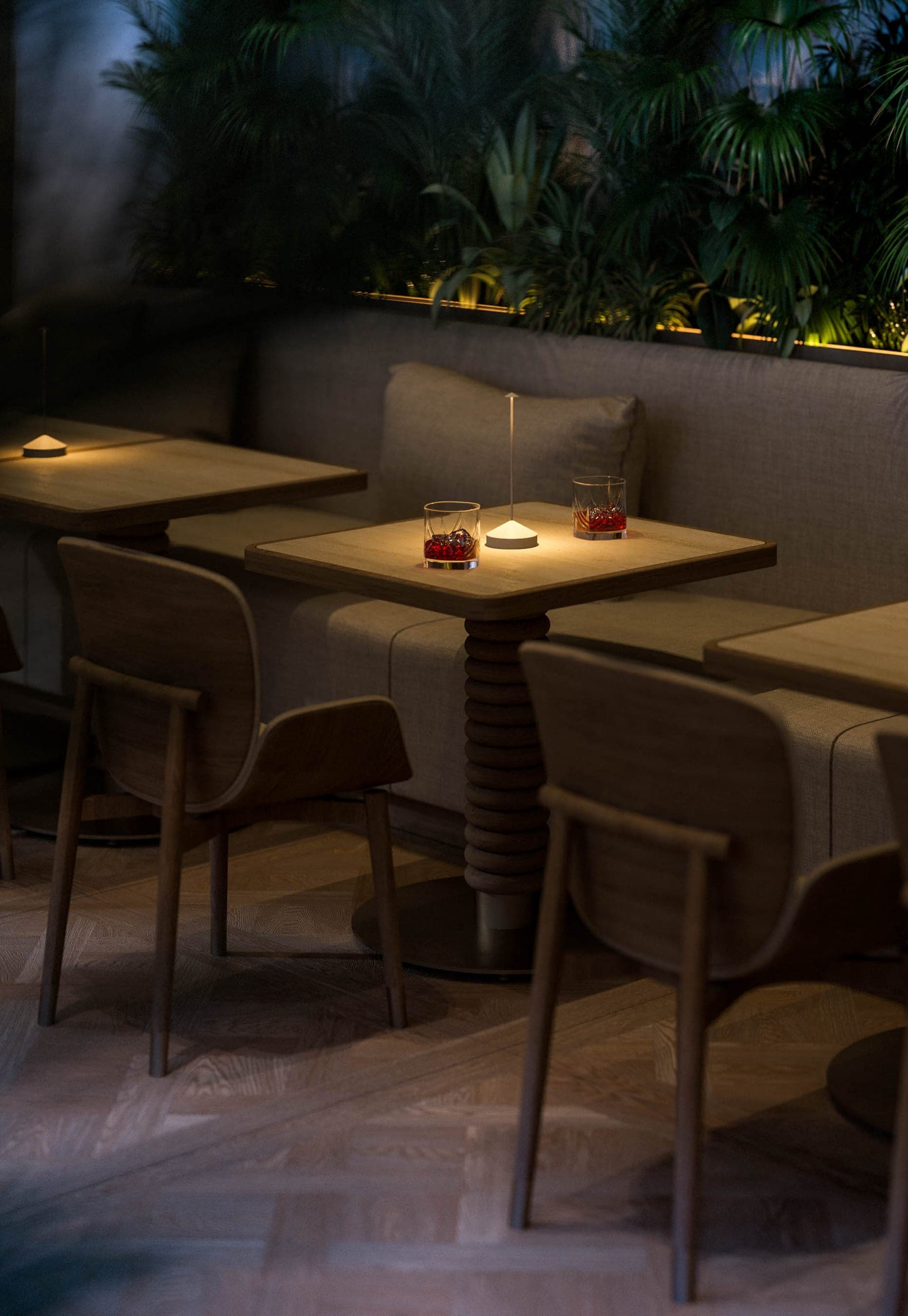 Opera Residence Restaurant: banquette and tables in evening light